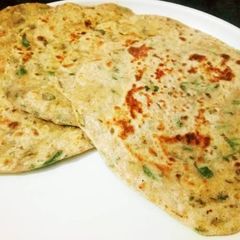 A picture of Bathua Paratha.