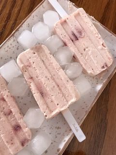 صورة لوصفة آيس كريم تشيز كيك الفراولة 🍓 Strawberry Cheesecake Popsicle