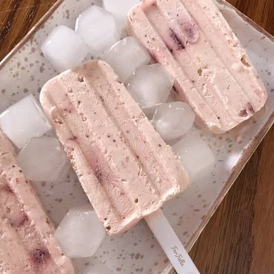 آيس كريم تشيز كيك الفراولة Strawberry Cheesecake Popsicle بالصور من Farfalla كوكباد