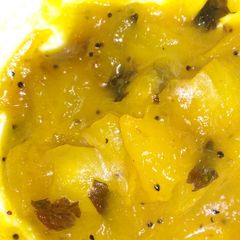 A picture of Mango chutney.