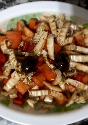 Una foto de Ensalada Veraniega de Akusay y Aceitunas Negras Aliñadas