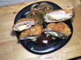 Libritos de lomo con lacón y emmental y brie y manzana