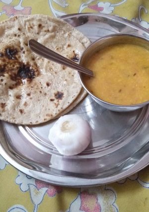 A picture of Dhuli mungi dal.
