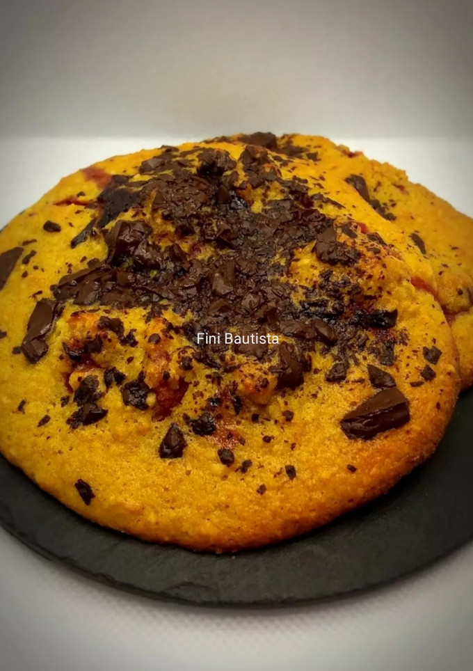 Una foto de Cookies gigantes de calabaza frambuesa y chocolate