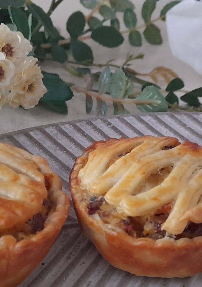 Una foto de Pastel de carne  con verduras y arroz