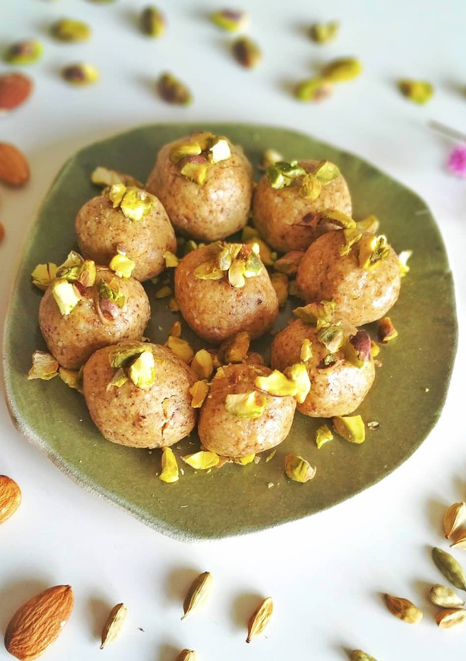 Una foto de Besan Laddu