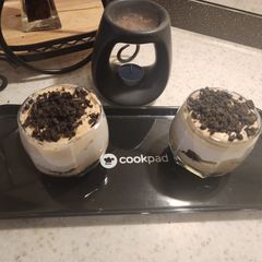 A picture of Oreo and Caramel Dessert.
