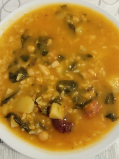 Una foto de Potaje de alubias con garbanzos, acelgas y arroz