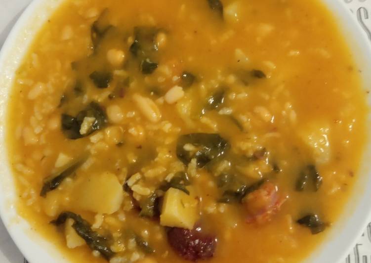 Potaje de alubias con garbanzos, acelgas y arroz