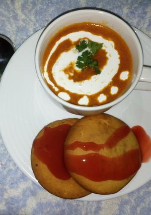 A picture of Creamy tomato soup.