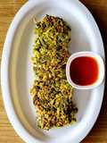 Puffed rice and palak vade