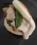Bao de Ternera, Pimiento y Cebolla con Mayonesa Yakiniku