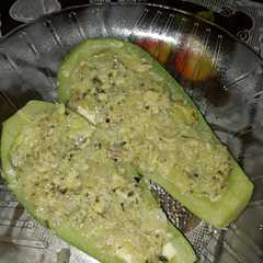 A picture of Zucchinis rellenos vegetarianos.