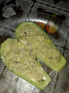 Una foto de Zucchinis rellenos vegetarianos
