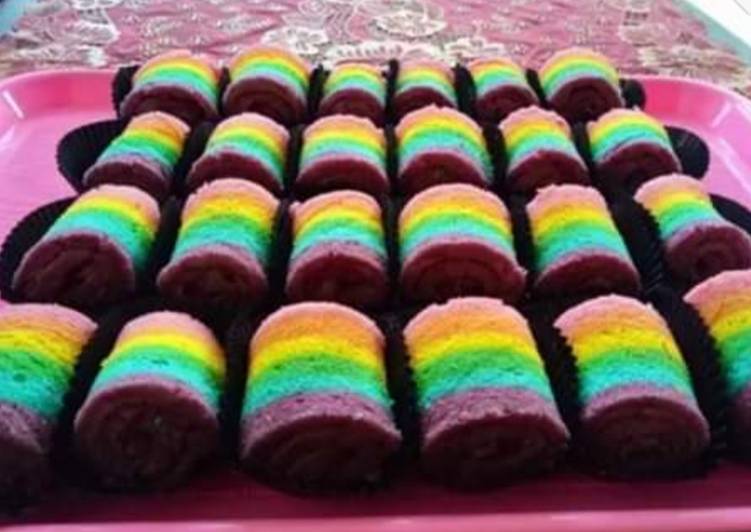 Bolu gulung kukus pelangi (mini roll rainbow cake)