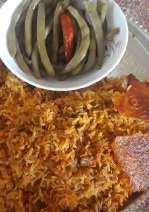 عکسی از دستور لوبیا پلو با مرغ وعطر هل و دارچین😋😋😋