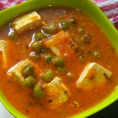 A picture of Matar paneer.