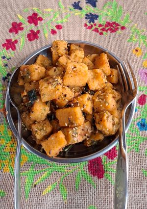 A picture of Crunchy Dhokla.
