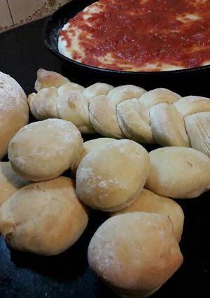 Una foto de Masa para panes y pizza, económica y rendidora !!! 😉😉😉😉😉