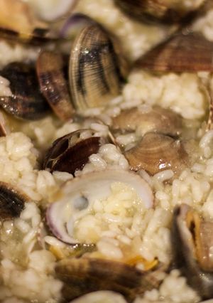 Una foto de Arroz con almejas