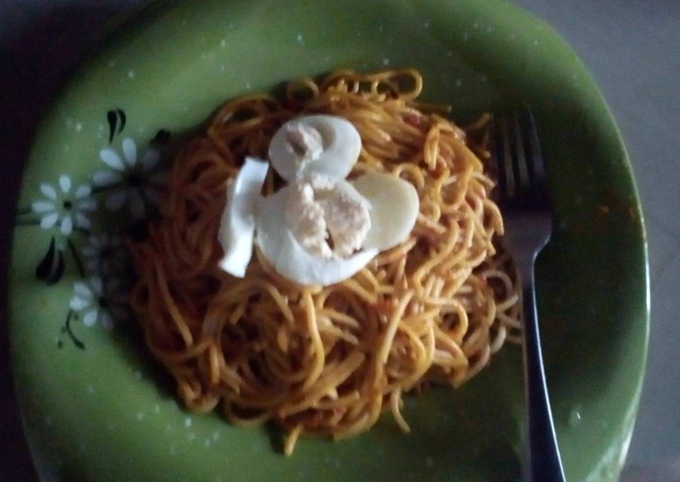 Jollof spaghetti and egg