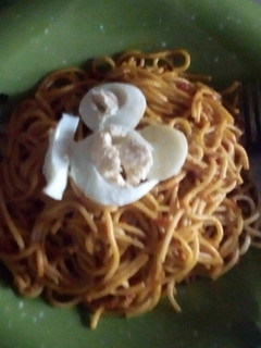 A picture of Jollof spaghetti and egg.