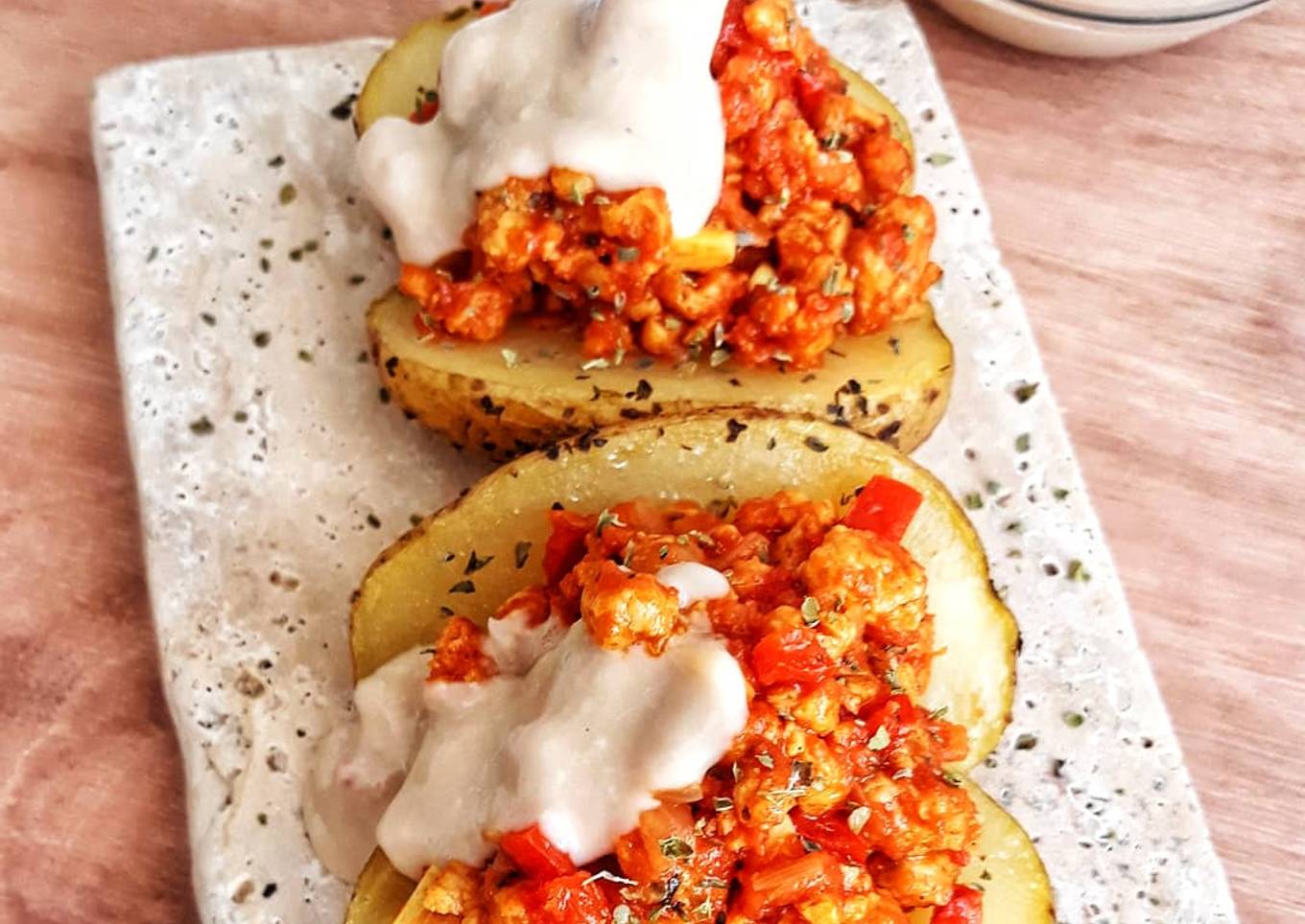 🌱Patatas asadas con boloñesa y alioli de judías blancas🌱