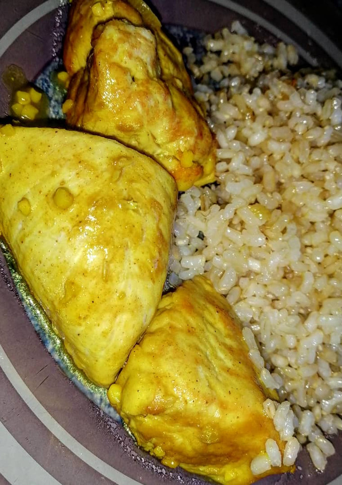 Una foto de Solomillo de pavo en salsa de curry y almendra
