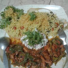 A picture of Shawarma rice platter.