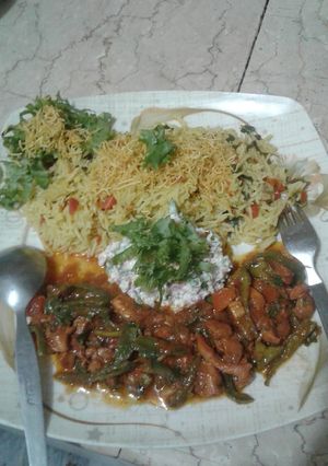 A picture of Shawarma rice platter.