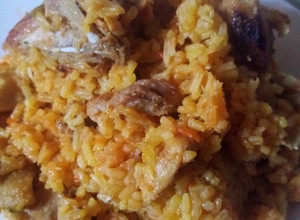 Una foto de Arroz mixto de pollo y cerdo