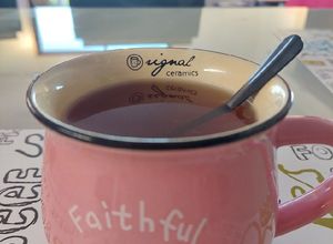 Una foto de Infusión de té, limón y miel 🍯