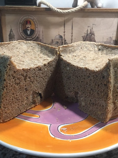 Una foto de Pan de espelta con semillas en panificadora