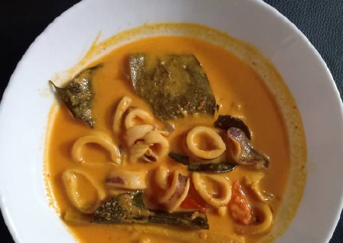 Gulai Sotong (cumi)