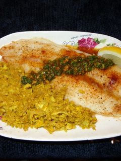 Una foto de LENGUADO ASADO CON MARROQUI CHERMOULA SALSA. JON STYLE
