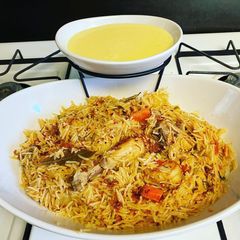 A picture of Chicken pulao.