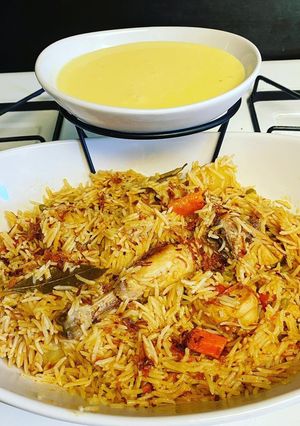 A picture of Chicken pulao.