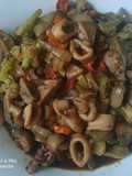Tumis cumi jamur dengan sayur kol