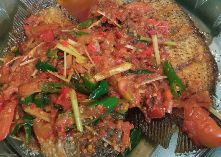 Bagaimana meracik Ikan gurame pedas manis🥰 yang praktis