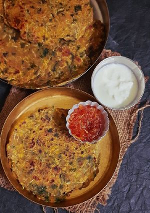 દૂધી ના ઢેબરા (Dudhi Dhebra Recipe In Gujarati) રેસીપી મુખ્ય ફોટો