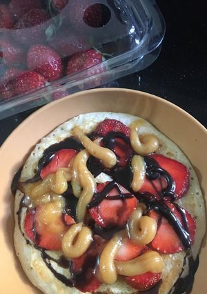 સ્ટ્રોબરી ચોકલેટ પેનકેક (Strawberry Chocolate Pancake Recipe In Gujarati) રેસીપી મુખ્ય ફોટો