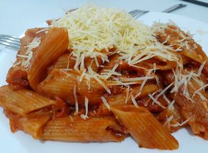 Una foto de Pasta en salsa fileto