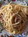 Spaghetti con porro, tonno e pane grattugiato