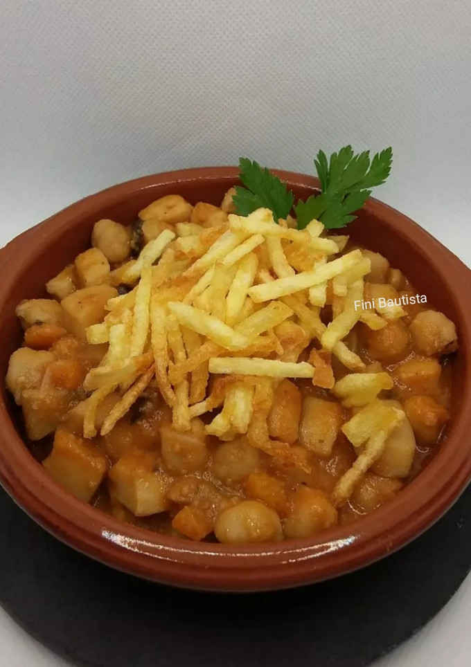 Una foto de Cazuela de sepia con garbanzos