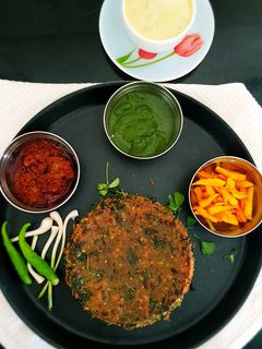 મેથીની ભાજીના ઢેબરાં(Methi dhebra/thepla recipe in Gujarati) રેસીપી મુખ્ય ફોટો