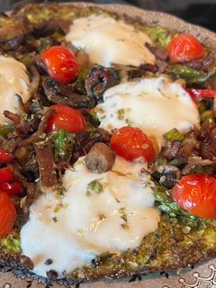 Una foto de Pizza con base de brócoli