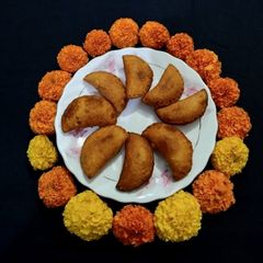 A picture of Mawa stuffed Gujiya.