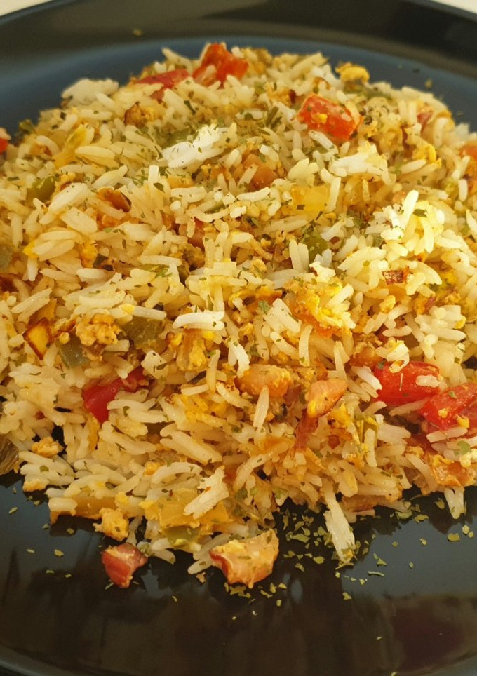 Una foto de Arroz frito picante al estilo tailandés
