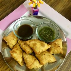 A picture of Chatpata Masala Samosa.
