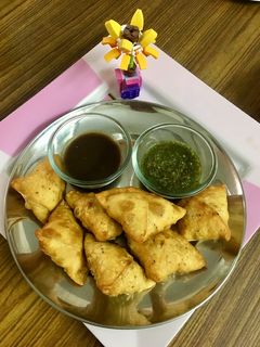 A picture of Chatpata Masala Samosa.